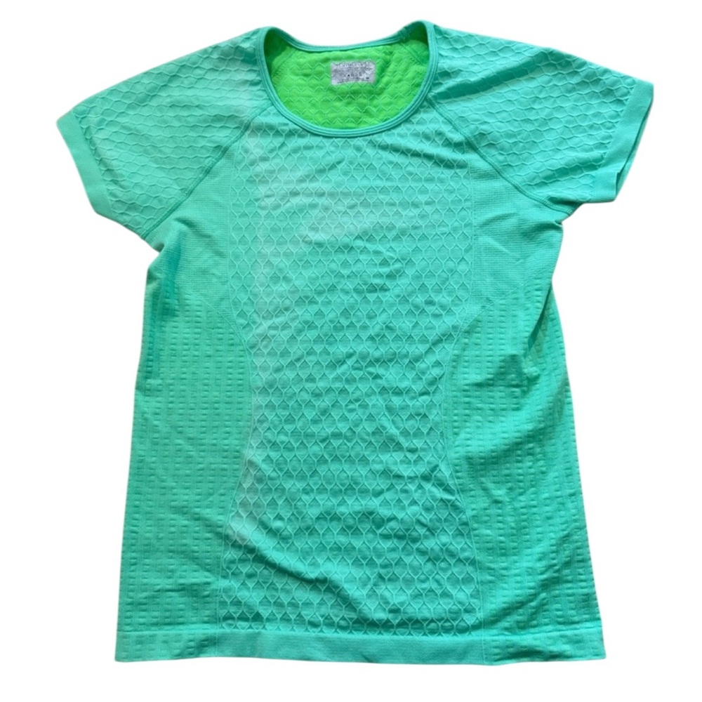 Athleta women’s Seamless Sequence Tee in size Medium